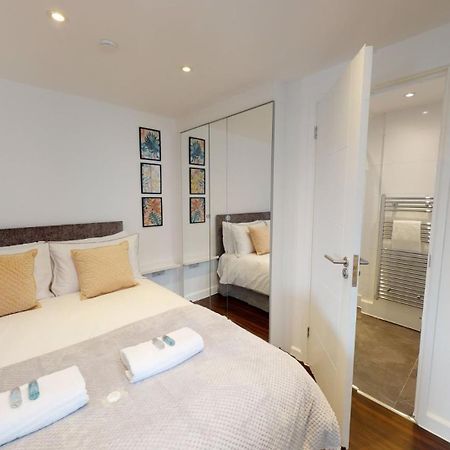 Stylish Apartment W/ Private Garden - Dog Friendly 뉴포트 외부 사진