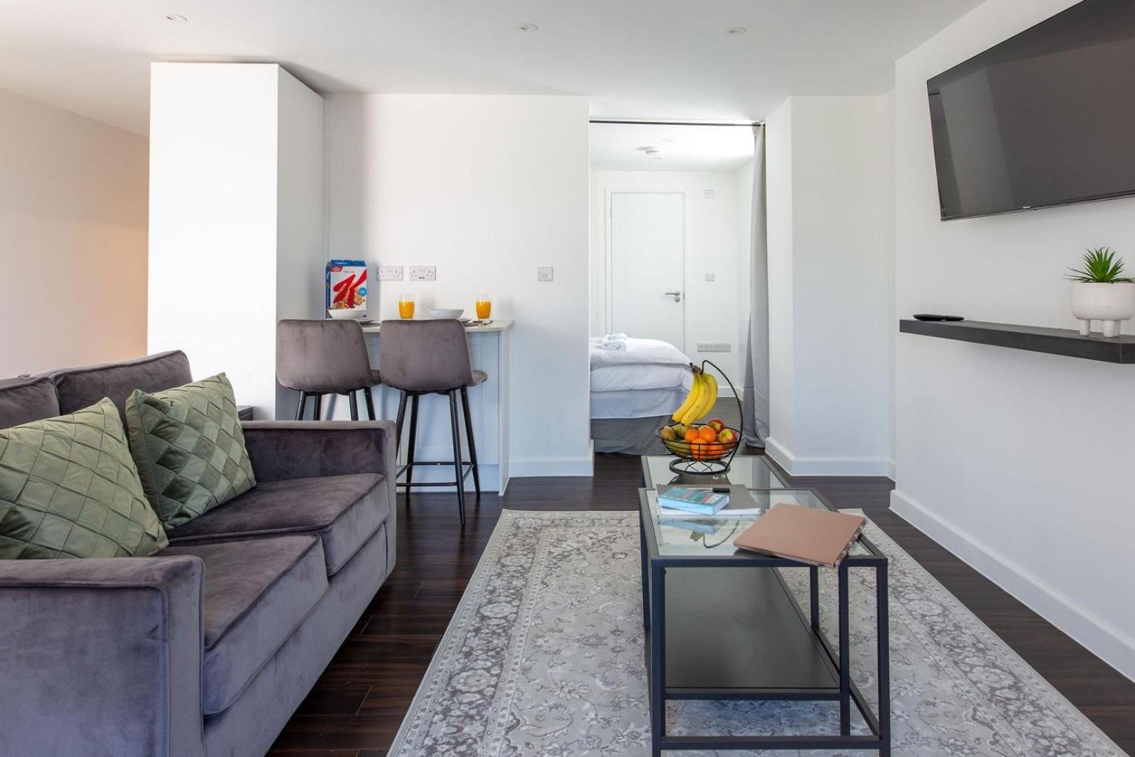 Stylish Apartment W/ Private Garden - Dog Friendly 뉴포트 외부 사진