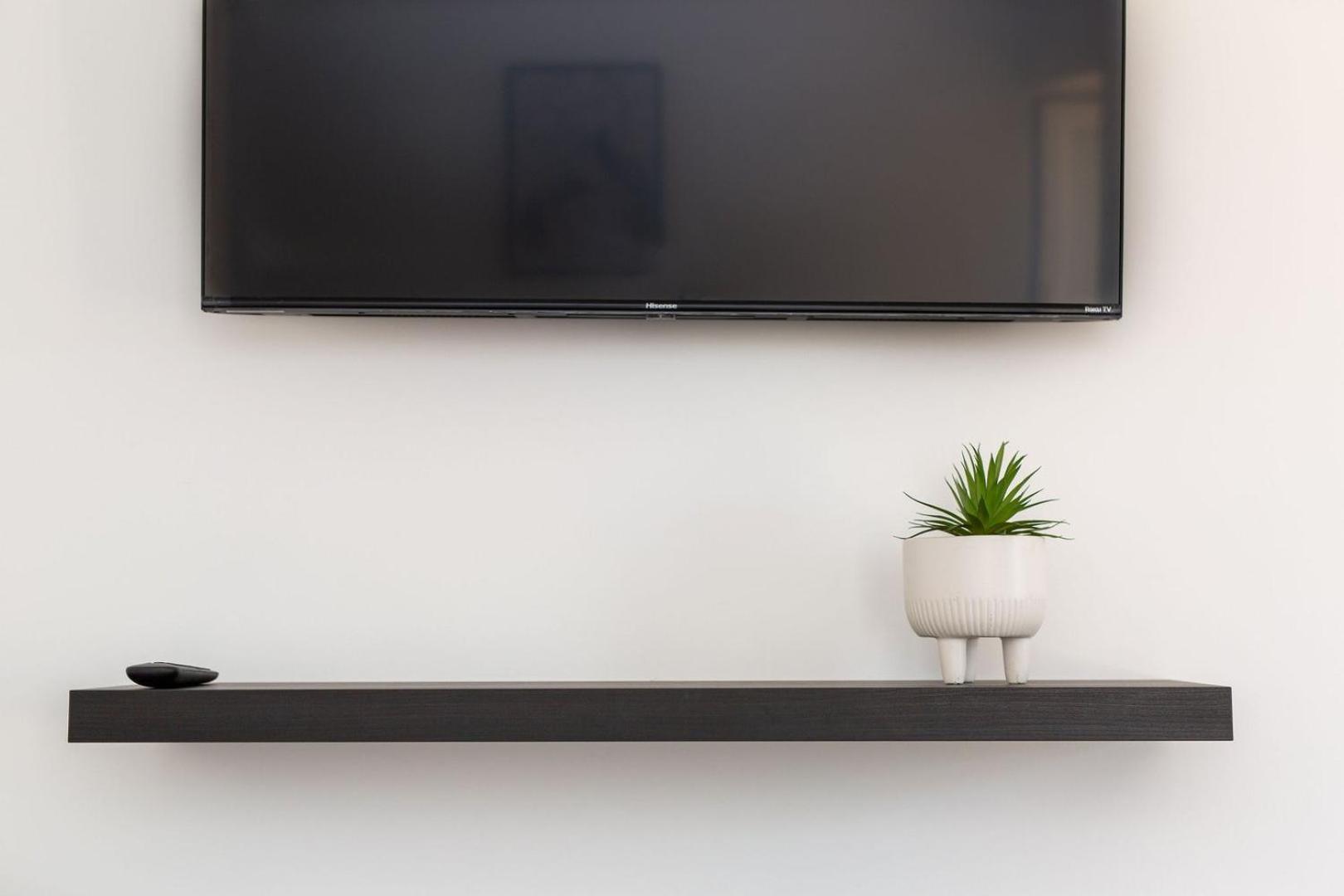 Stylish Apartment W/ Private Garden - Dog Friendly 뉴포트 외부 사진