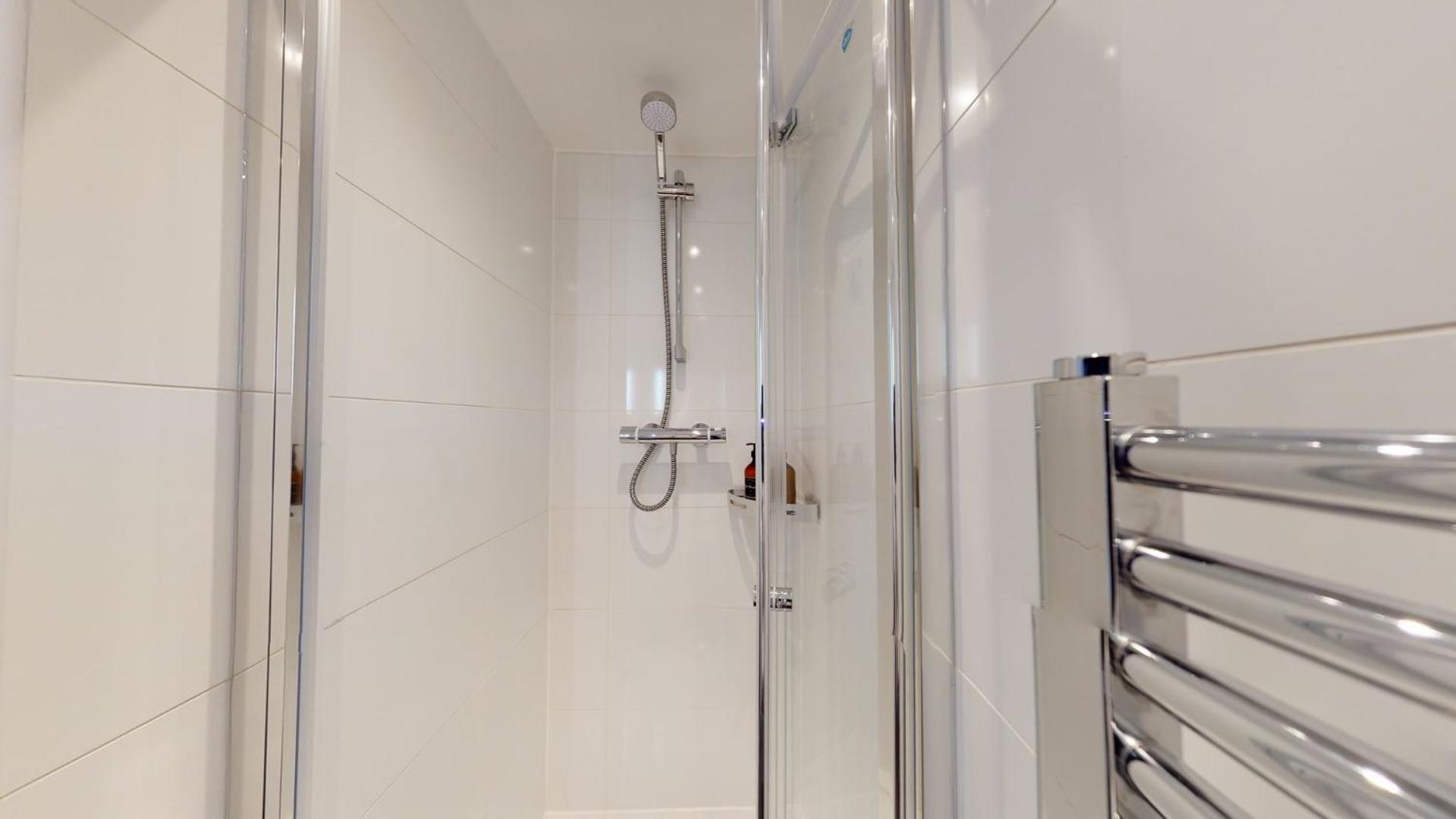 Stylish Apartment W/ Private Garden - Dog Friendly 뉴포트 외부 사진