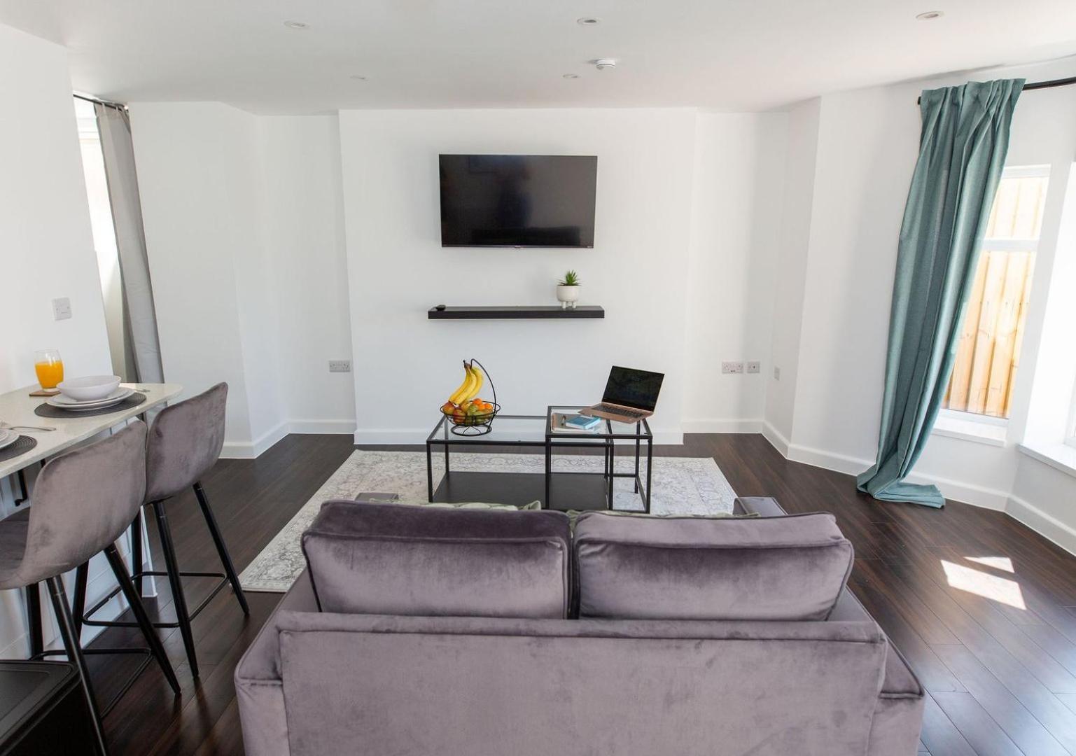 Stylish Apartment W/ Private Garden - Dog Friendly 뉴포트 외부 사진