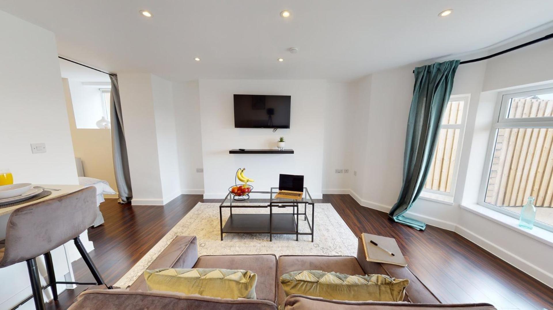 Stylish Apartment W/ Private Garden - Dog Friendly 뉴포트 외부 사진